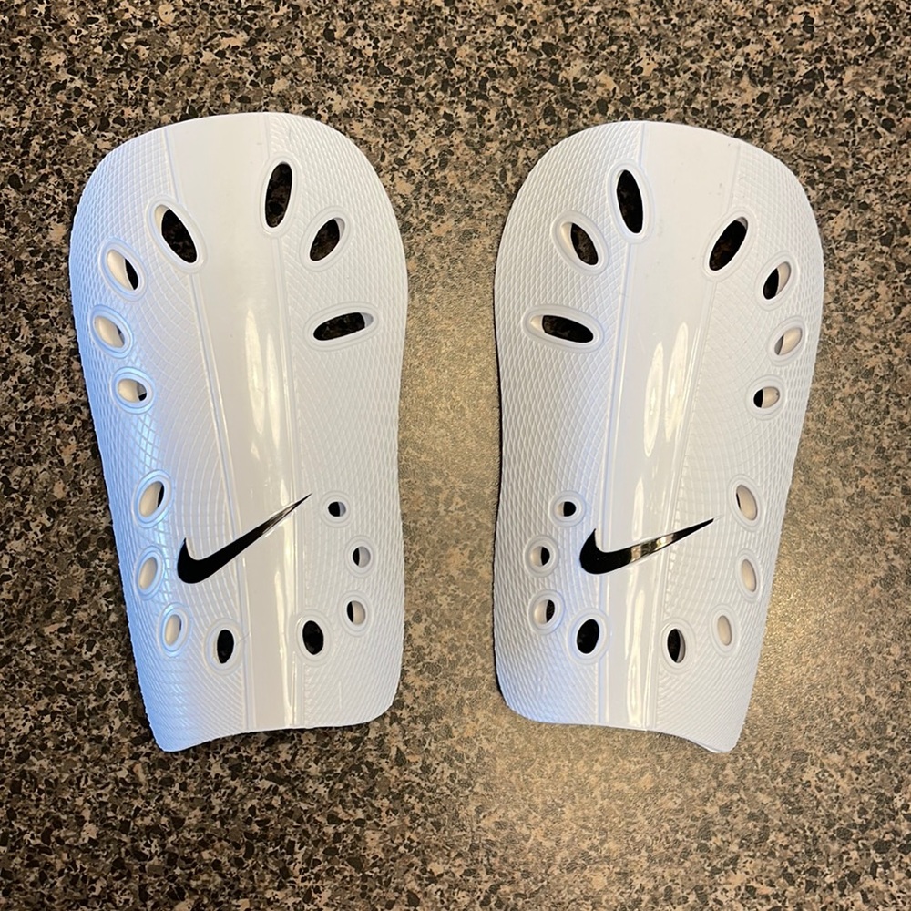 Nike Youth Soccer Shin Guards, Large